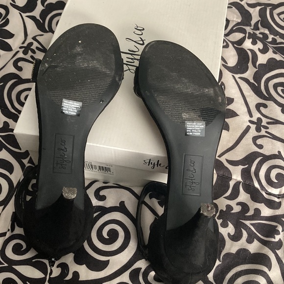 Gently used excellent condition black shoes from style & co- size 10.5 - Picture 8 of 12